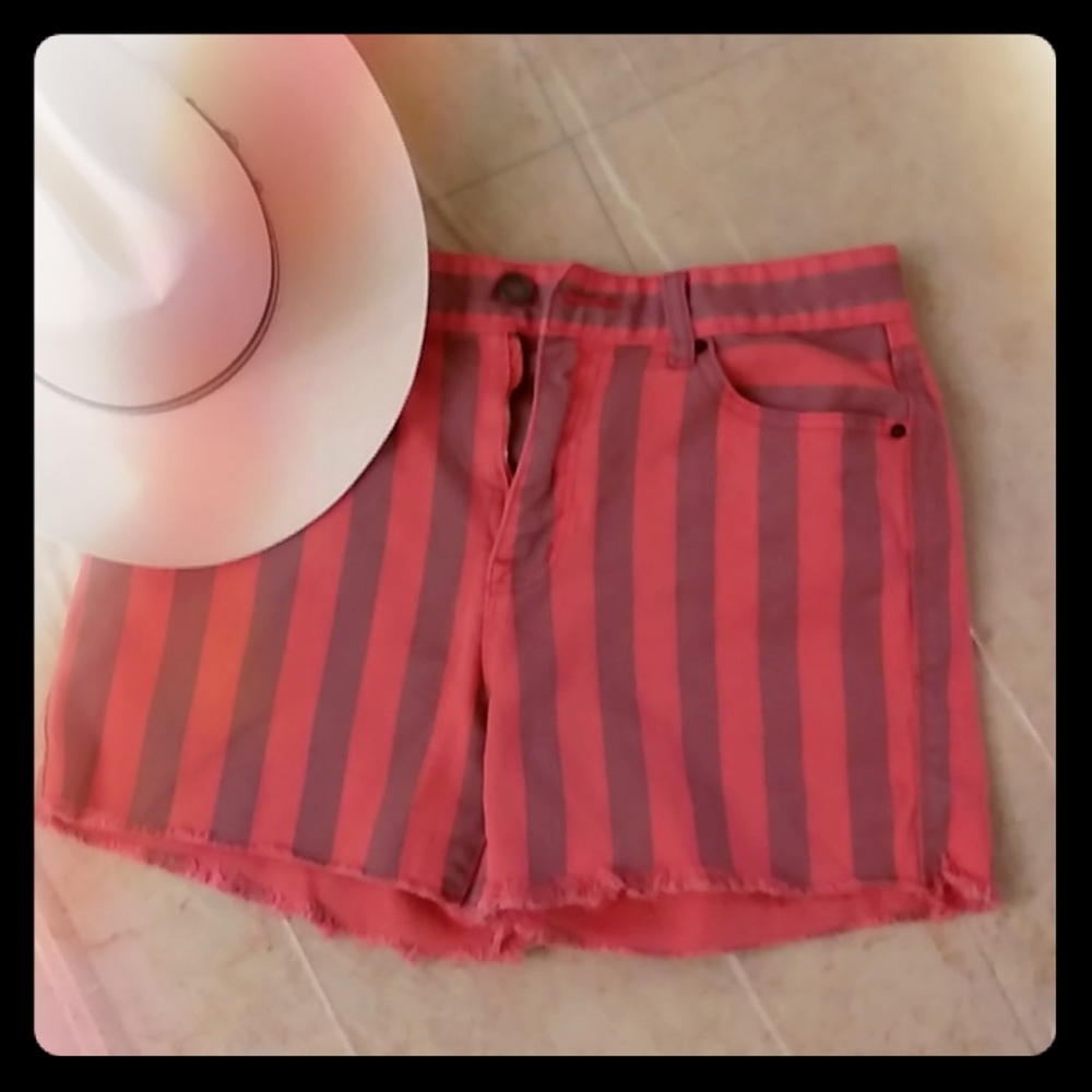 Stripes Short
